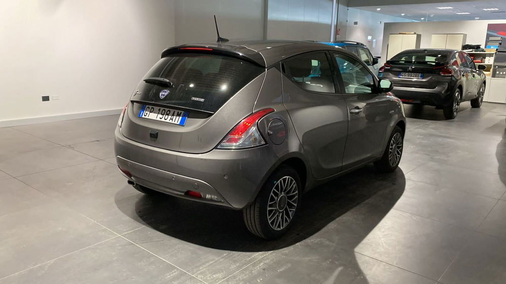 Lancia Ypsilon usata a Bergamo (4)