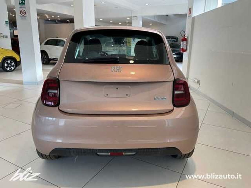 Fiat 500e Cabrio nuova a Udine (4)