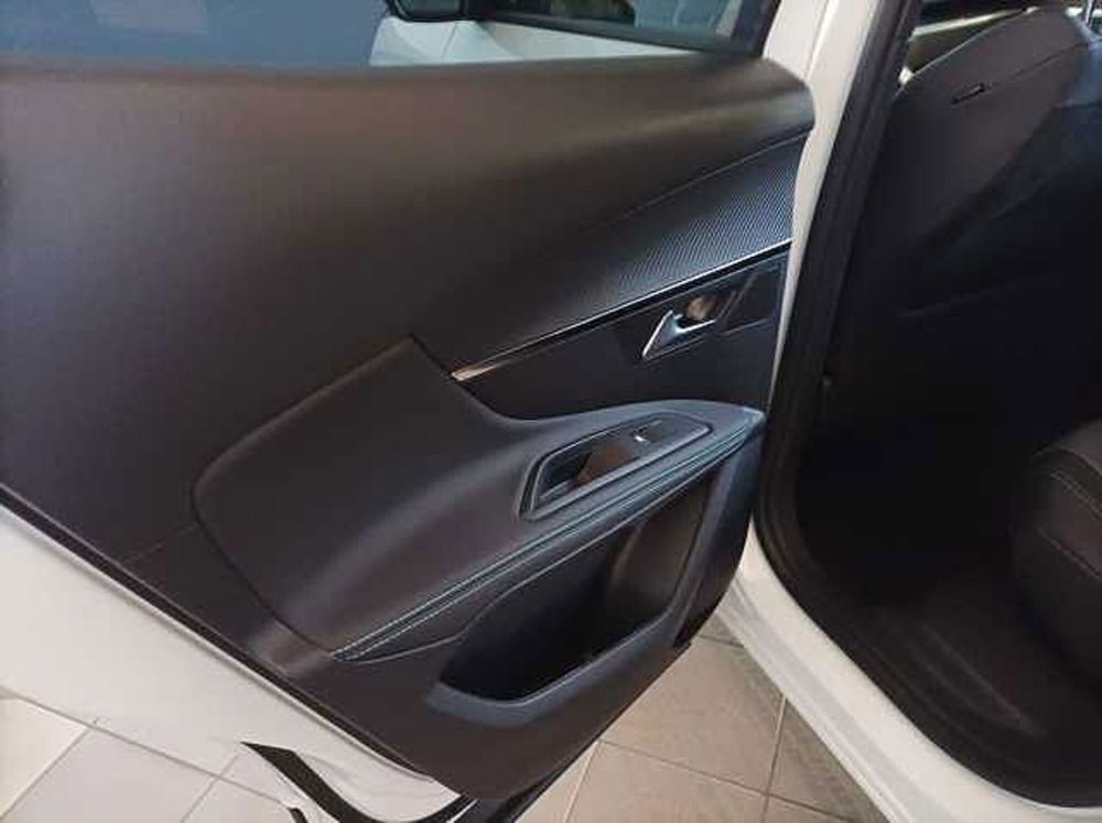 Peugeot 3008 nuova a Salerno (15)