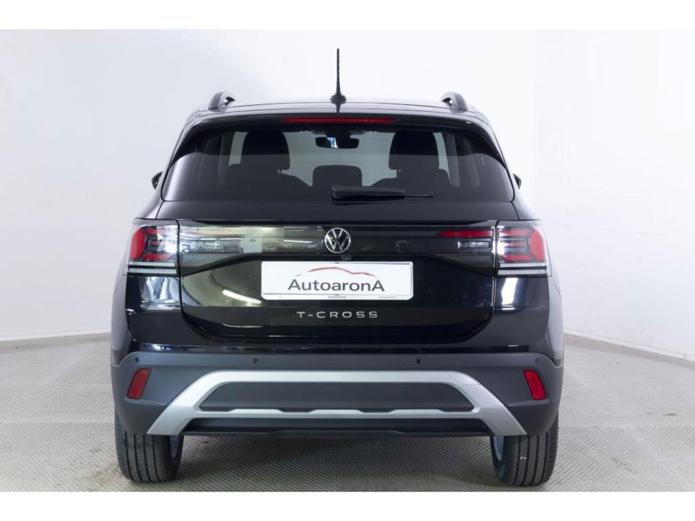 Volkswagen T-Cross nuova a Novara (8)