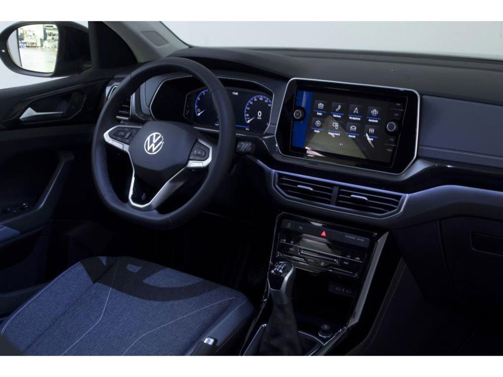 Volkswagen T-Cross nuova a Novara (6)