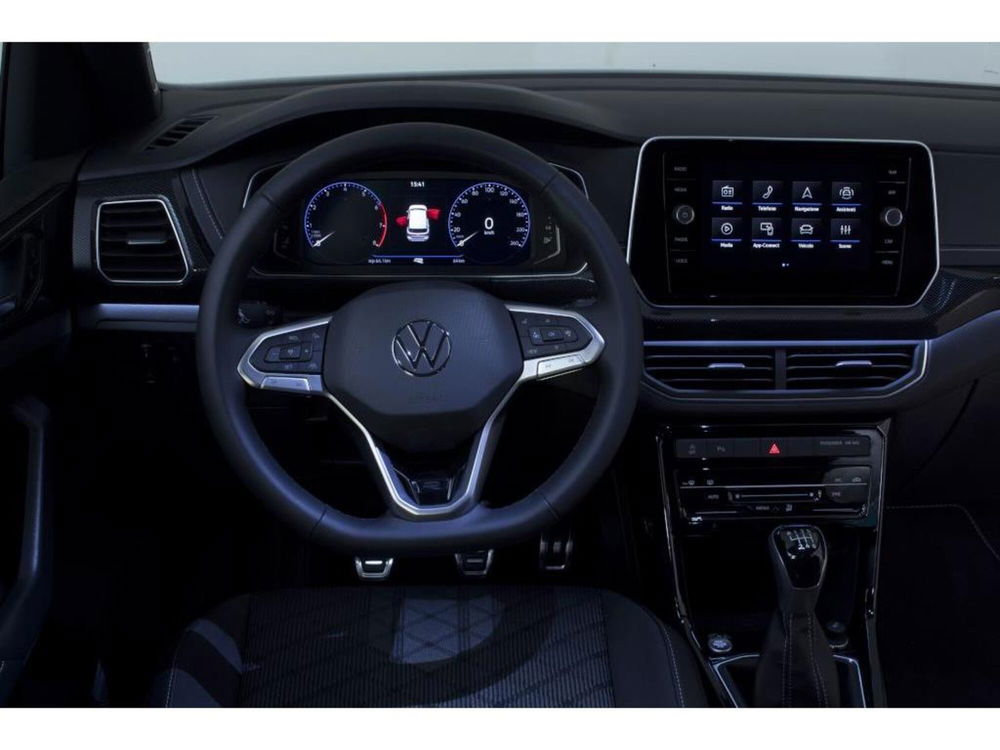 Volkswagen T-Cross nuova a Novara (9)