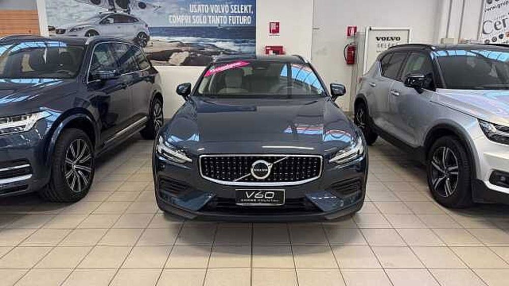 Volvo V60 Cross Country nuova a Milano (5)