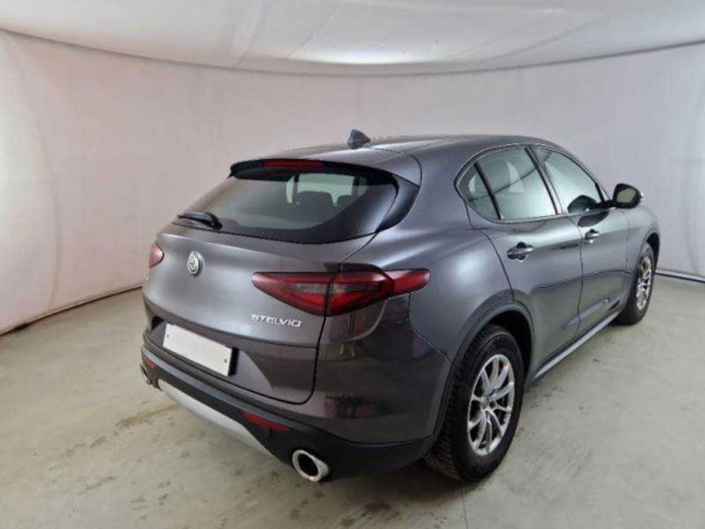 Alfa Romeo Stelvio usata a Bologna (2)