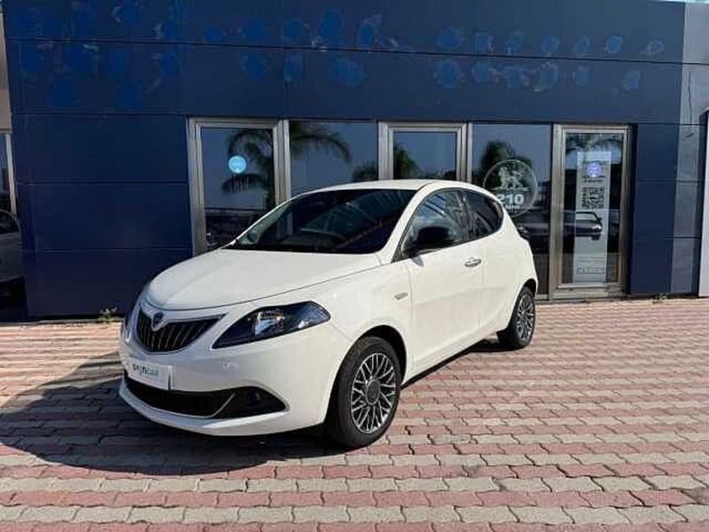 Lancia Ypsilon 1.0 FireFly 5 porte S&amp;S Hybrid Gold Plus del 2023 usata a San Gregorio d&#039;Ippona