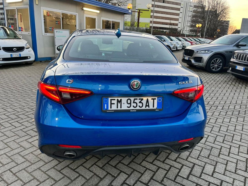 Alfa Romeo Giulia usata a Milano (9)