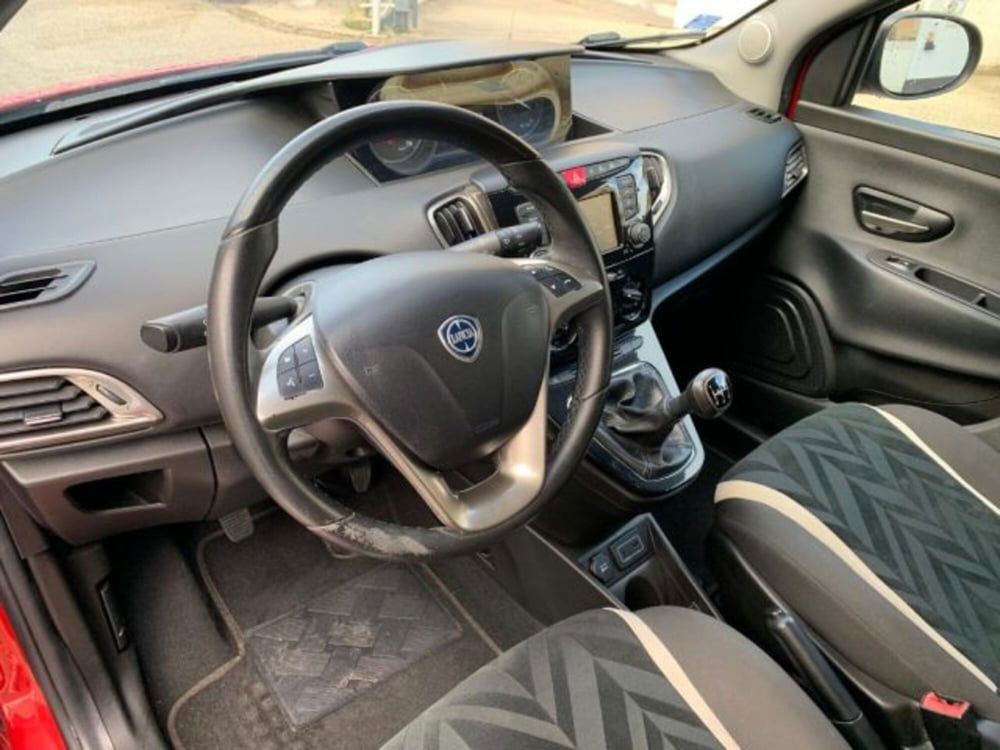 Lancia Ypsilon usata a Trapani (13)