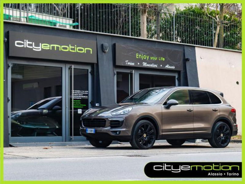 Porsche Cayenne 3.0 Diesel  del 2016 usata a Torino