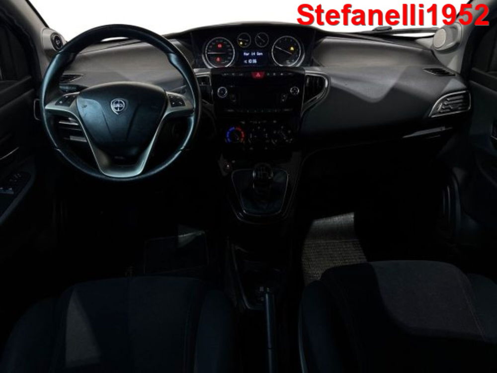 Lancia Ypsilon usata a Bologna (13)