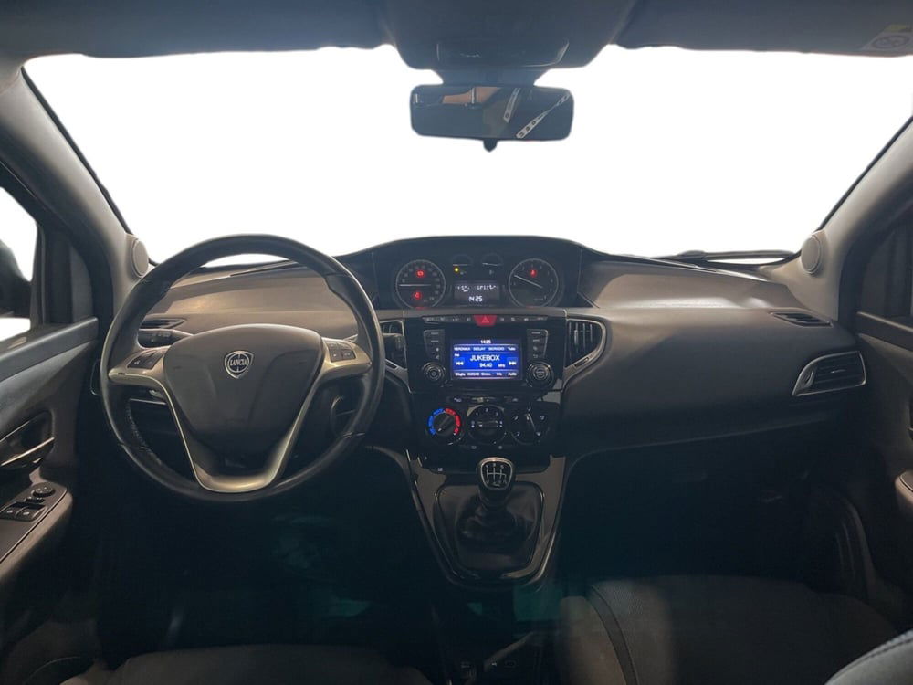 Lancia Ypsilon usata a Torino (11)