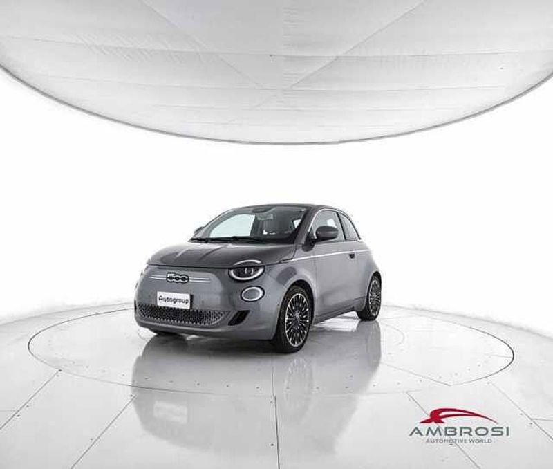 Fiat 500e La Prima Berlina 42 kWh  del 2023 usata a Viterbo