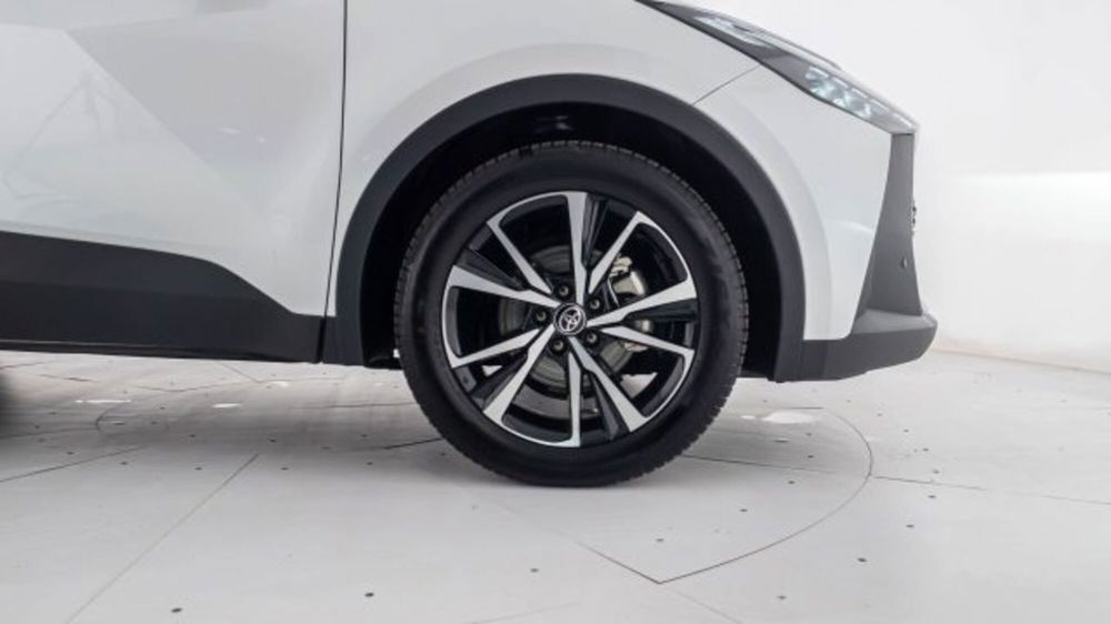 Toyota Toyota C-HR nuova a Padova (13)