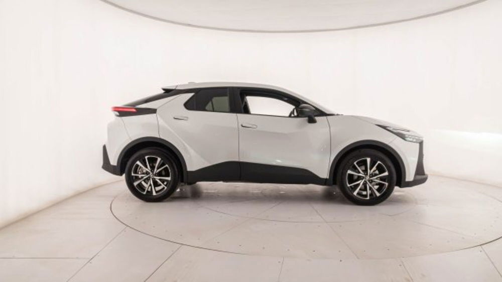 Toyota Toyota C-HR nuova a Padova (3)