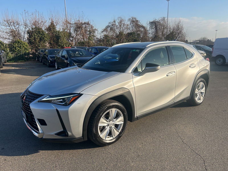 Lexus UX Hybrid Business del 2020 usata a Piacenza