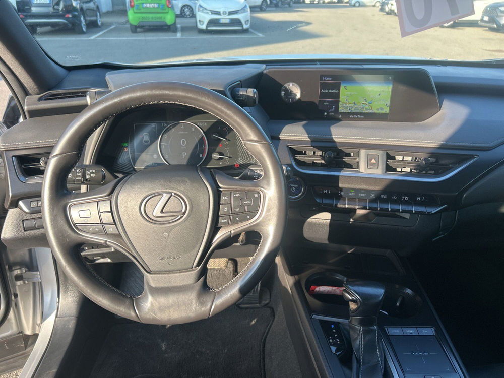 Lexus UX usata a Piacenza (11)