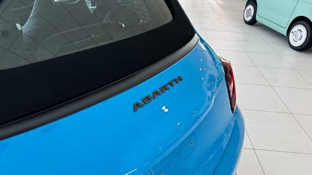 Abarth 500e Cabrio nuova a Milano (17)