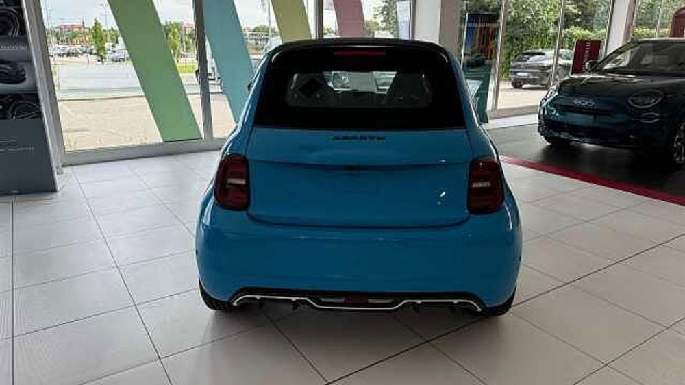 Abarth 500e Cabrio nuova a Milano (5)