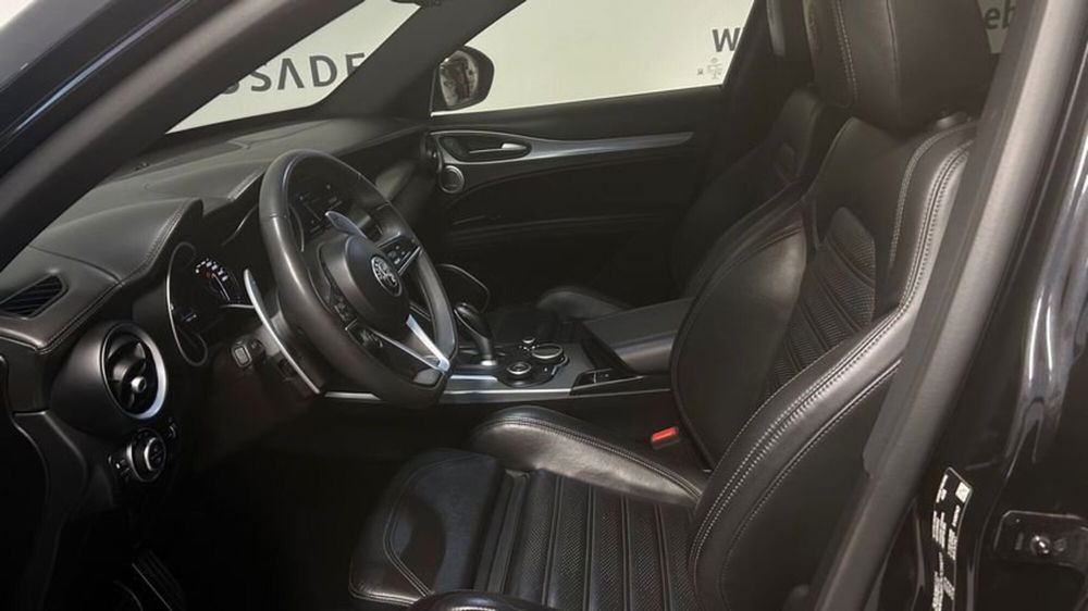 Alfa Romeo Stelvio usata a Lecco (13)