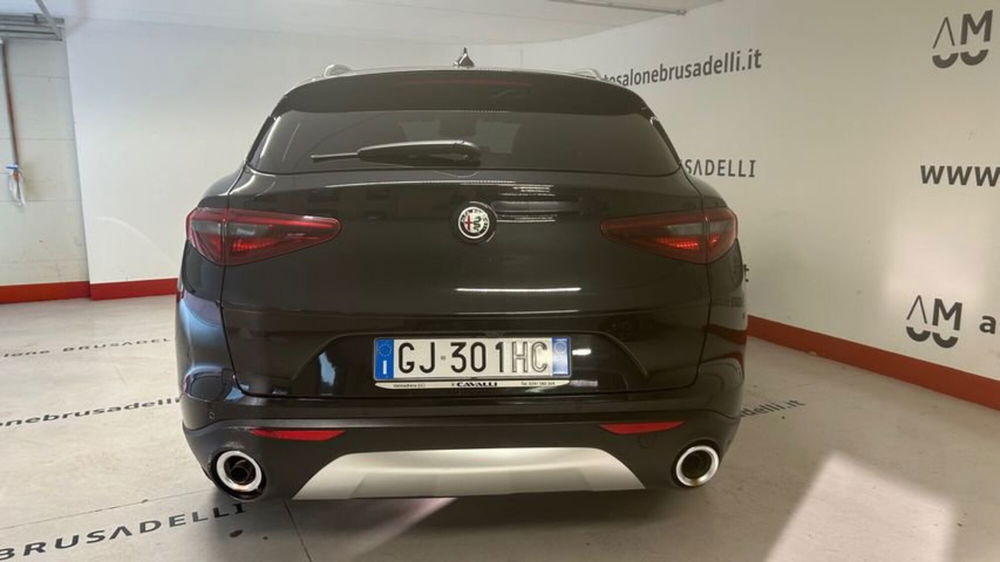 Alfa Romeo Stelvio usata a Lecco (4)