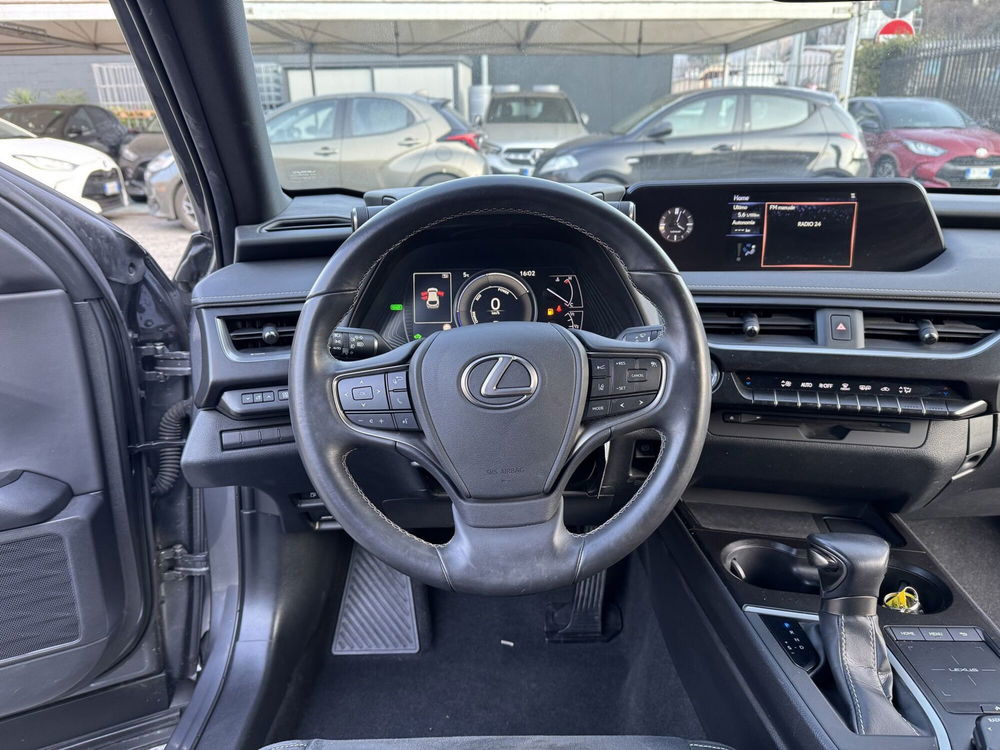 Lexus UX usata a Como (9)