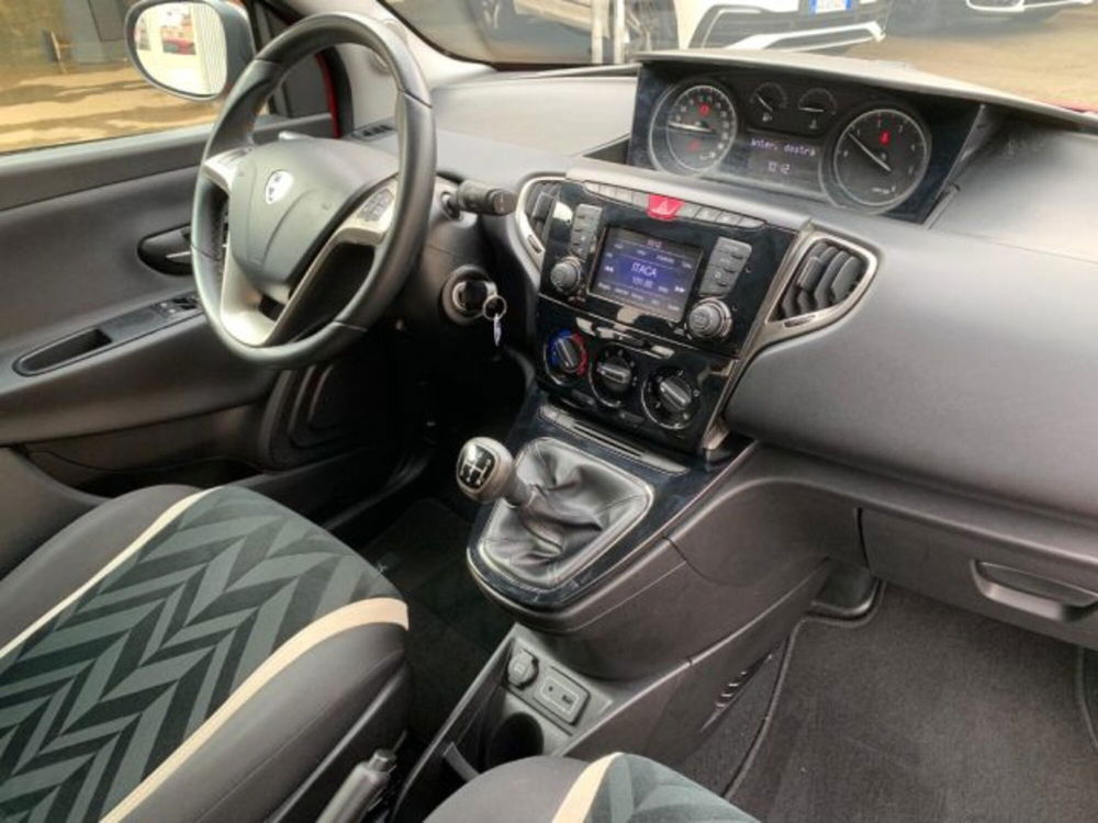 Lancia Ypsilon usata a Trapani (10)