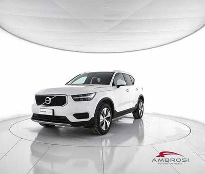 Volvo XC40 T2 Geartronic Momentum Pro  del 2021 usata a Viterbo