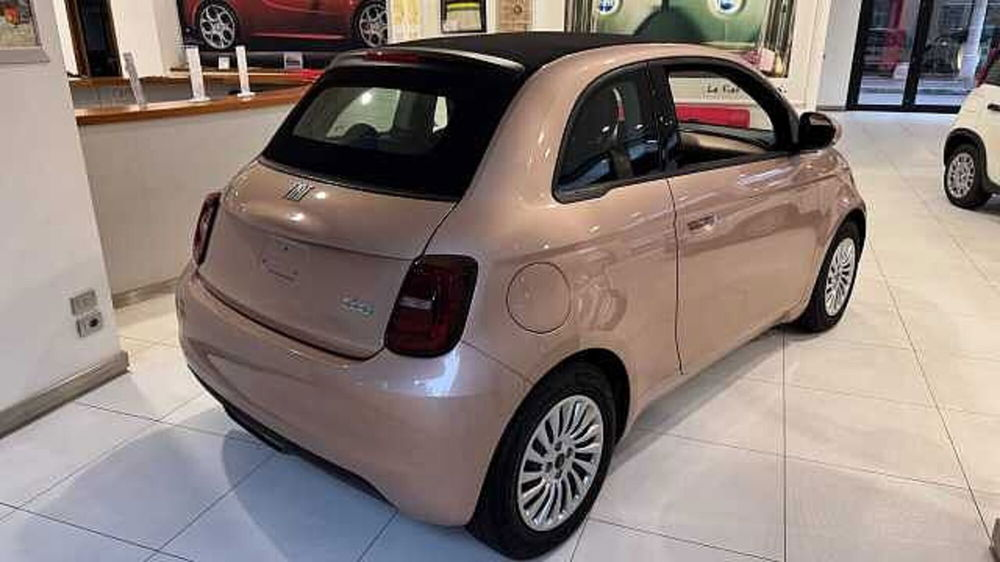 Fiat 500e Cabrio nuova a Milano (3)