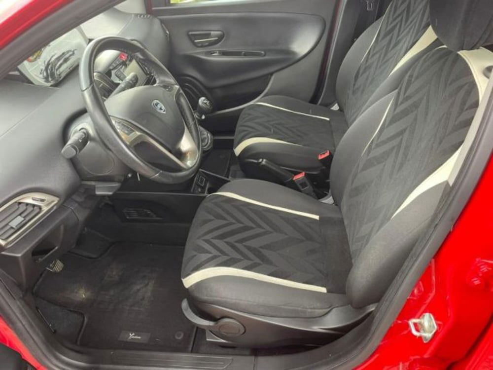 Lancia Ypsilon usata a Perugia (9)