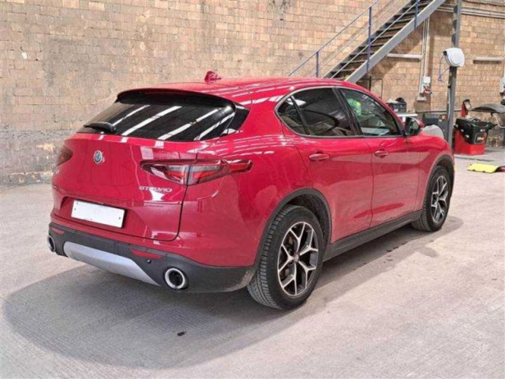 Alfa Romeo Stelvio usata a Bologna (2)