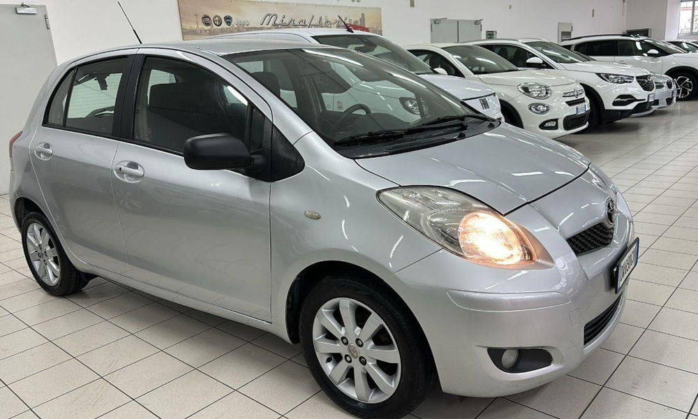 Toyota Yaris usata a Napoli (2)