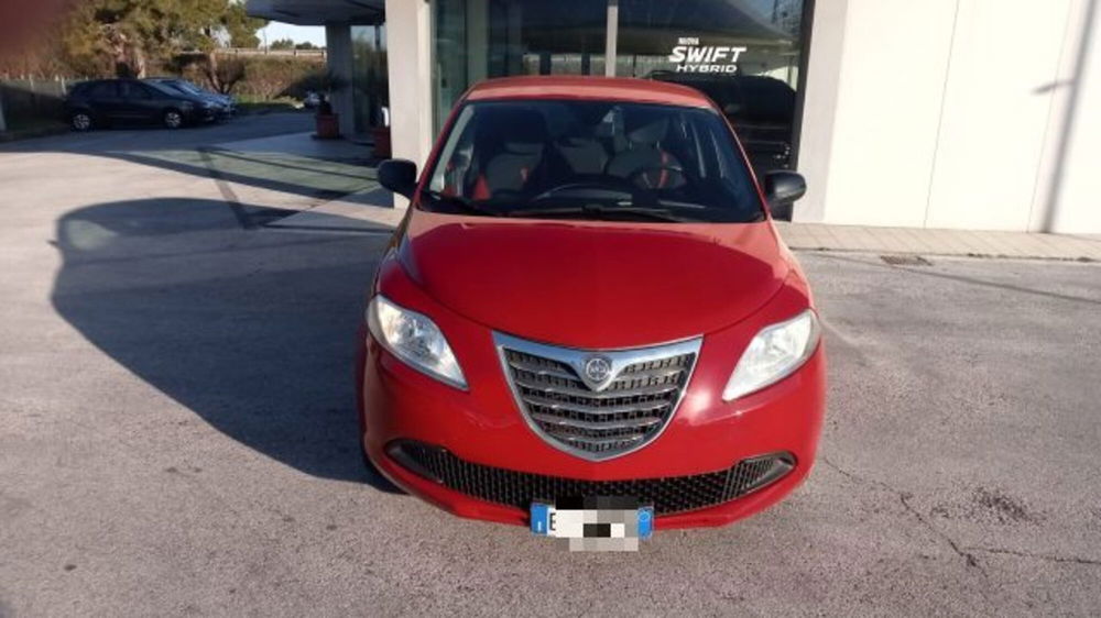 Lancia Ypsilon usata a Macerata (5)