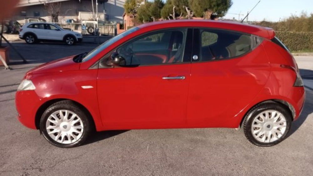 Lancia Ypsilon usata a Macerata (8)