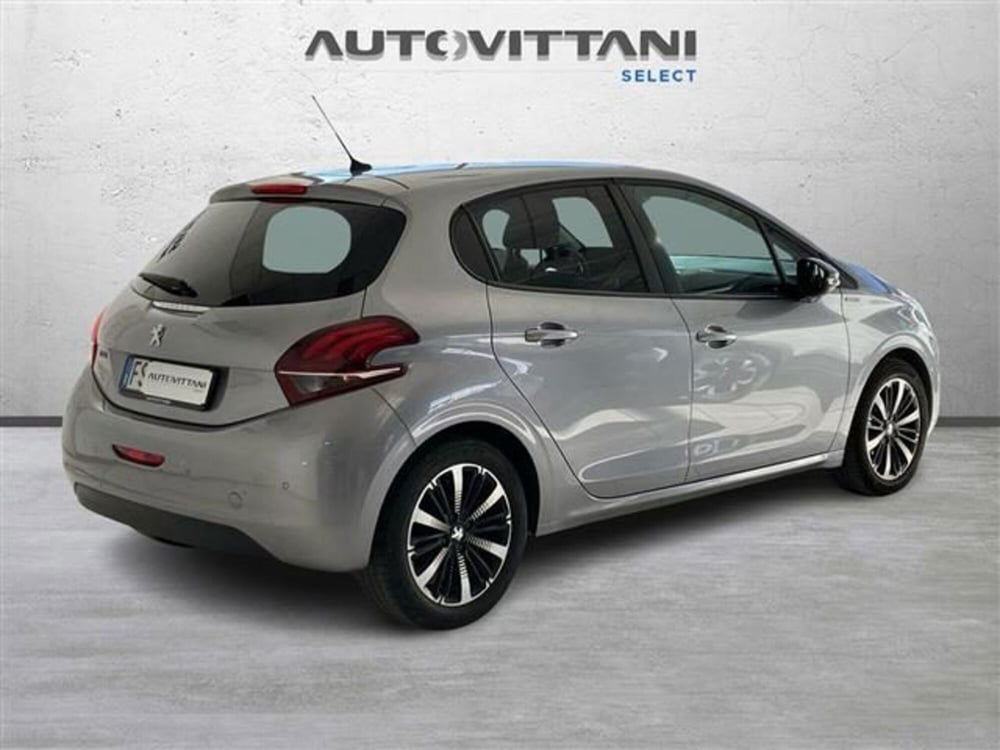 Peugeot 208 usata a Como (3)