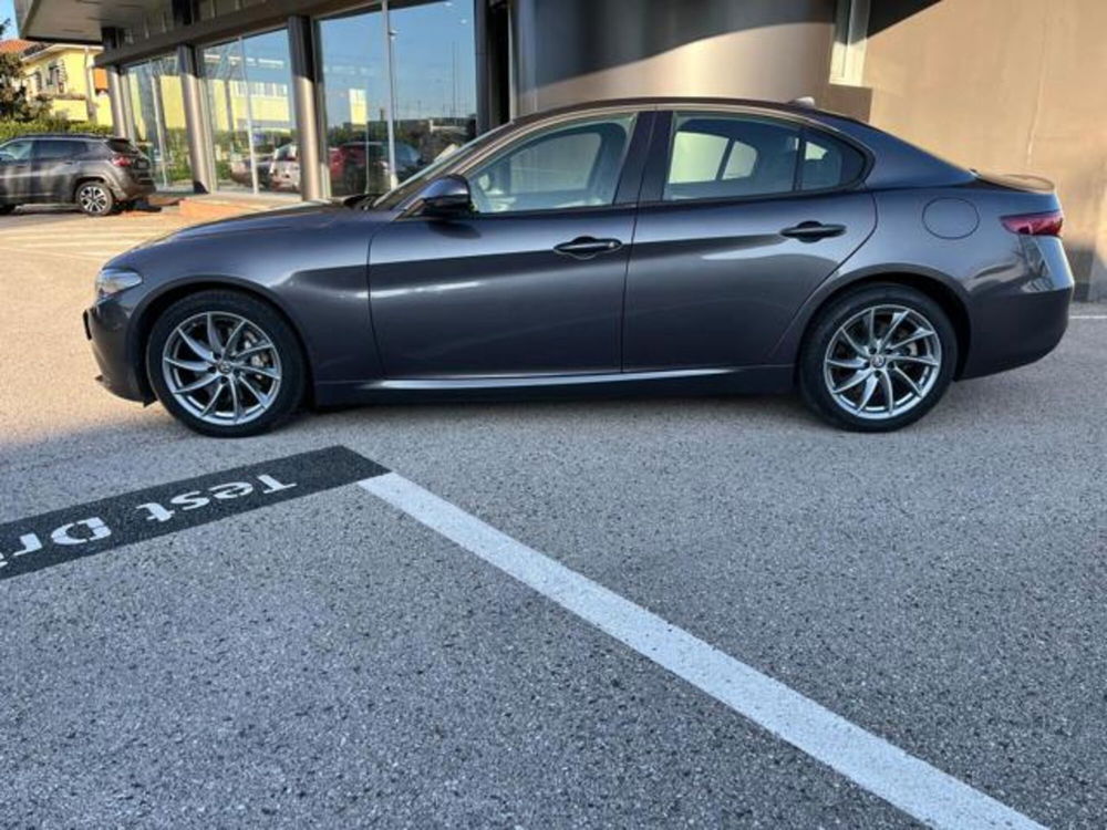 Alfa Romeo Giulia usata a Padova (7)