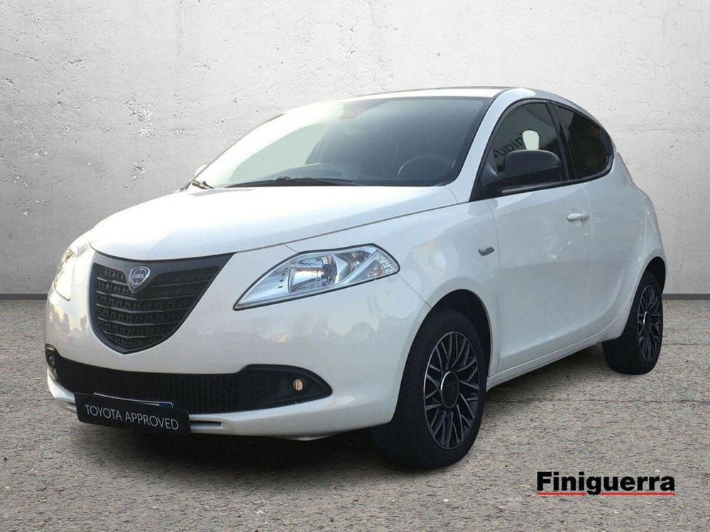 Lancia Ypsilon usata a Lecco