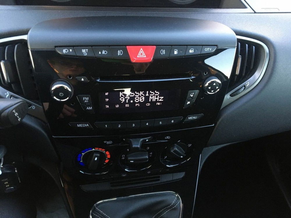 Lancia Ypsilon usata a Lecco (13)