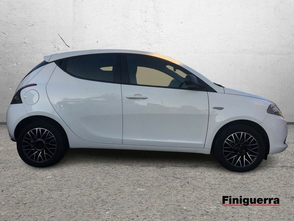 Lancia Ypsilon usata a Lecco (5)