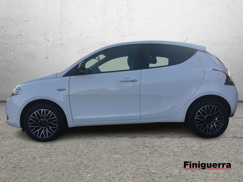 Lancia Ypsilon usata a Lecco (6)