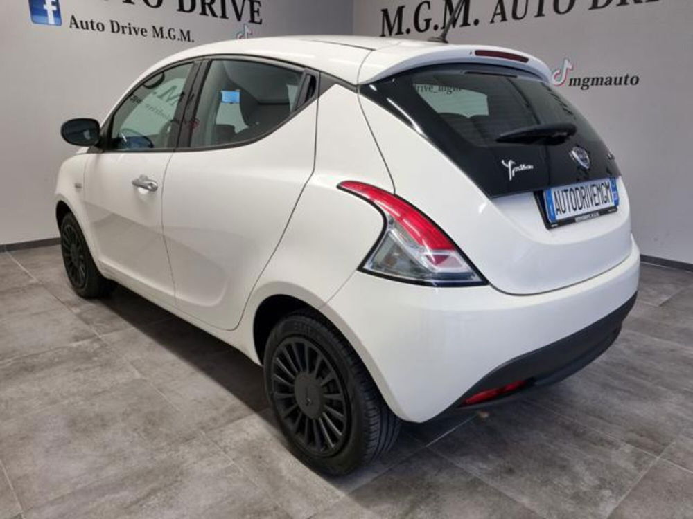 Lancia Ypsilon usata a Como (19)