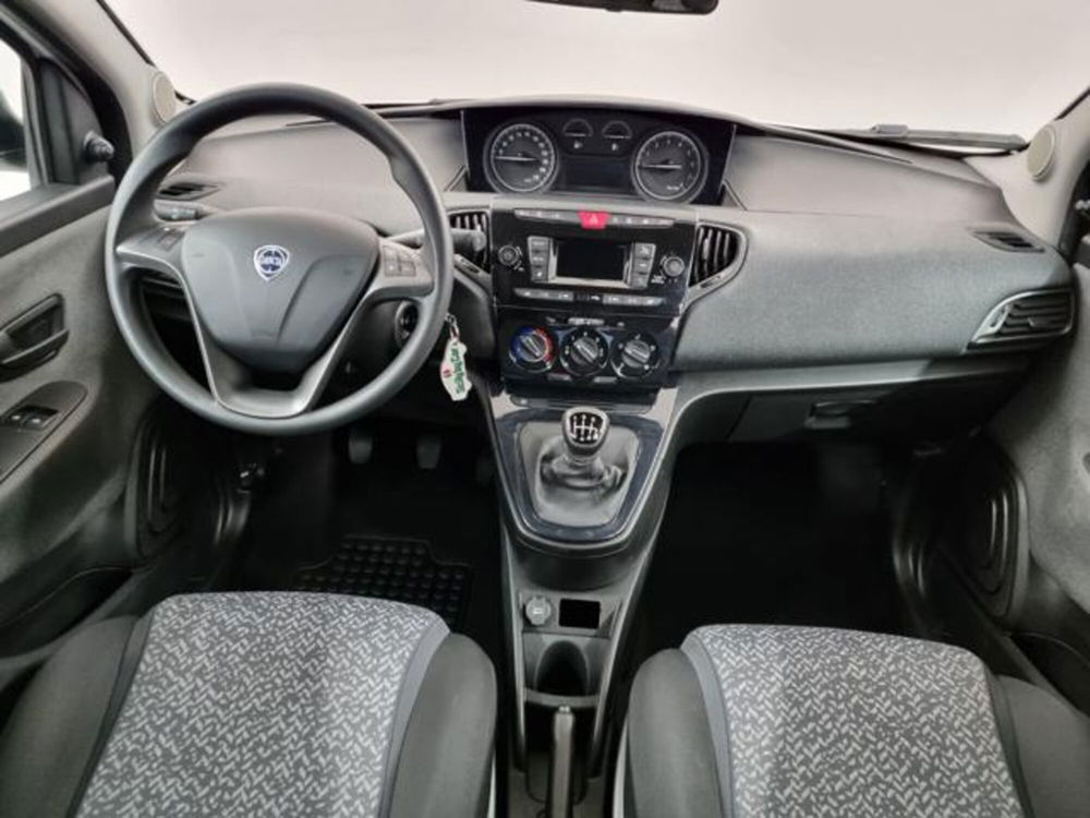 Lancia Ypsilon usata a Como (6)