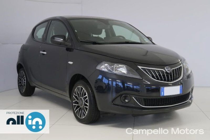 Lancia Ypsilon 1.0 FireFly 5 porte S&amp;S Hybrid Ecochic Silver  del 2024 usata a Venezia