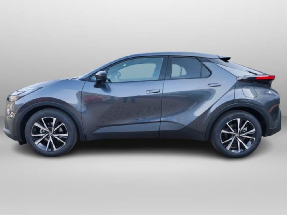 Toyota Toyota C-HR nuova a Lecco (4)