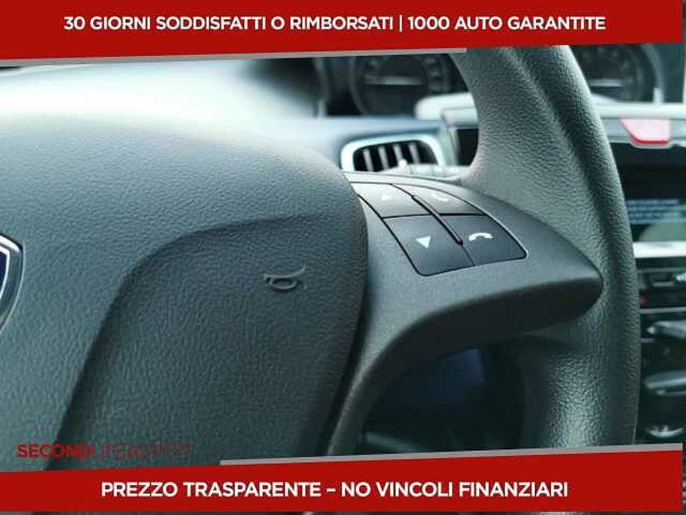 Lancia Ypsilon nuova a Chieti (15)