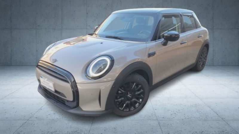 MINI Mini 1.5 Cooper Camden 5 porte  del 2021 usata a Verona