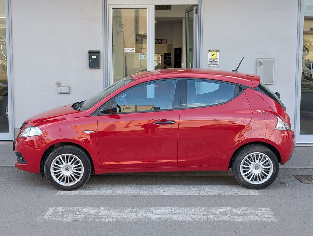 Lancia Ypsilon usata a Napoli (6)