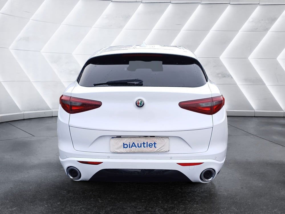 Alfa Romeo Stelvio usata a Genova (3)