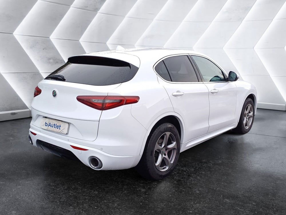 Alfa Romeo Stelvio usata a Genova (4)