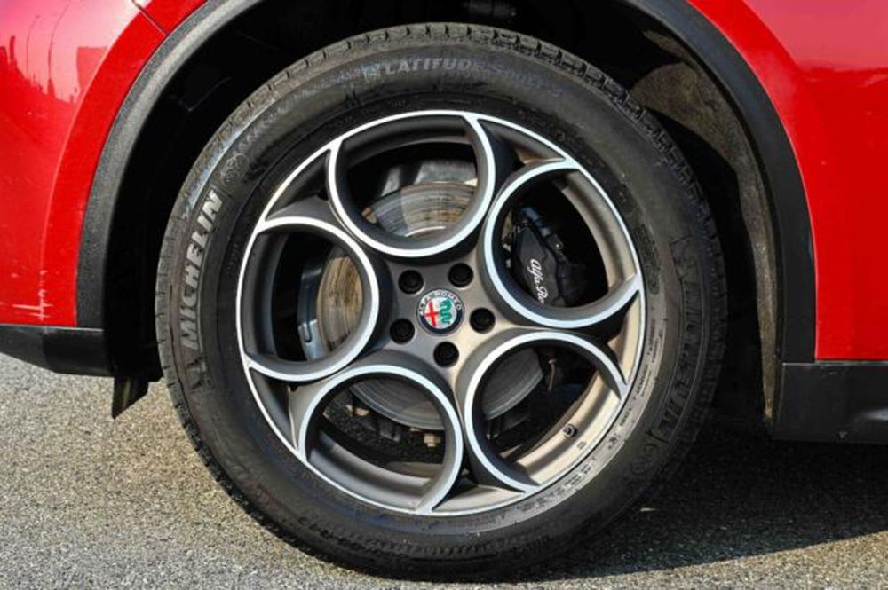 Alfa Romeo Stelvio usata a Torino (10)