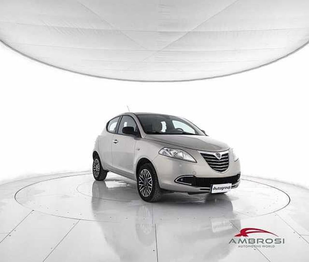 Lancia Ypsilon usata a Perugia (2)