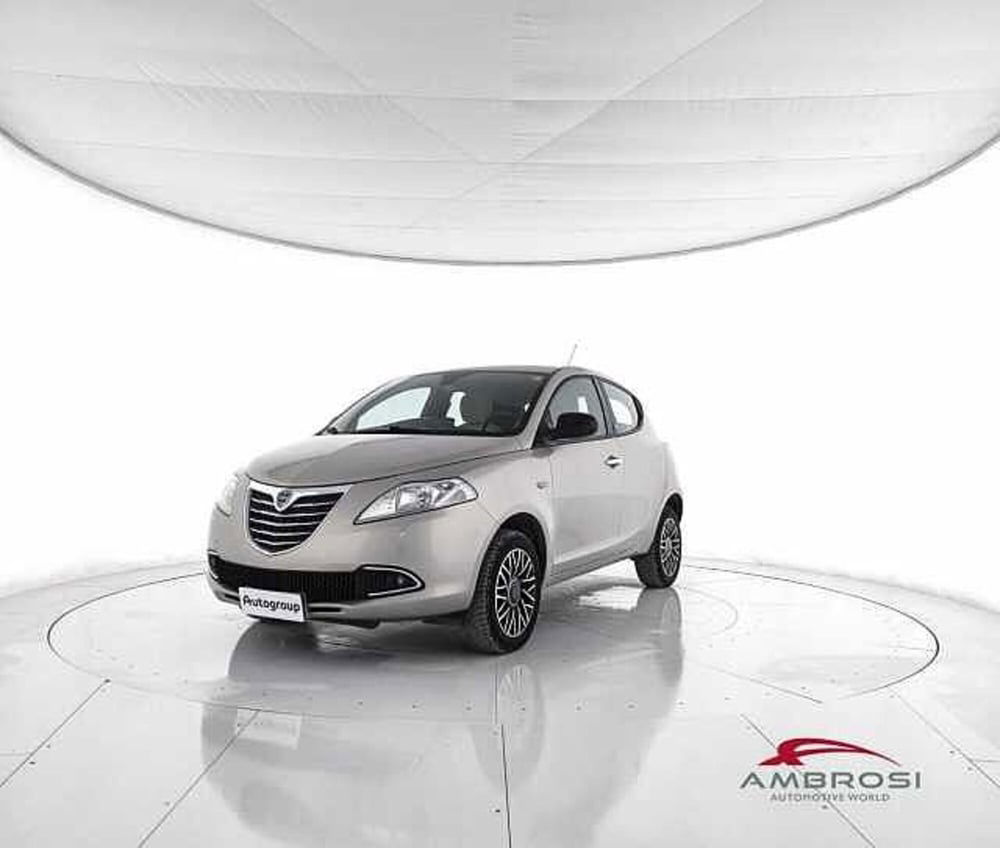 Lancia Ypsilon usata a Viterbo